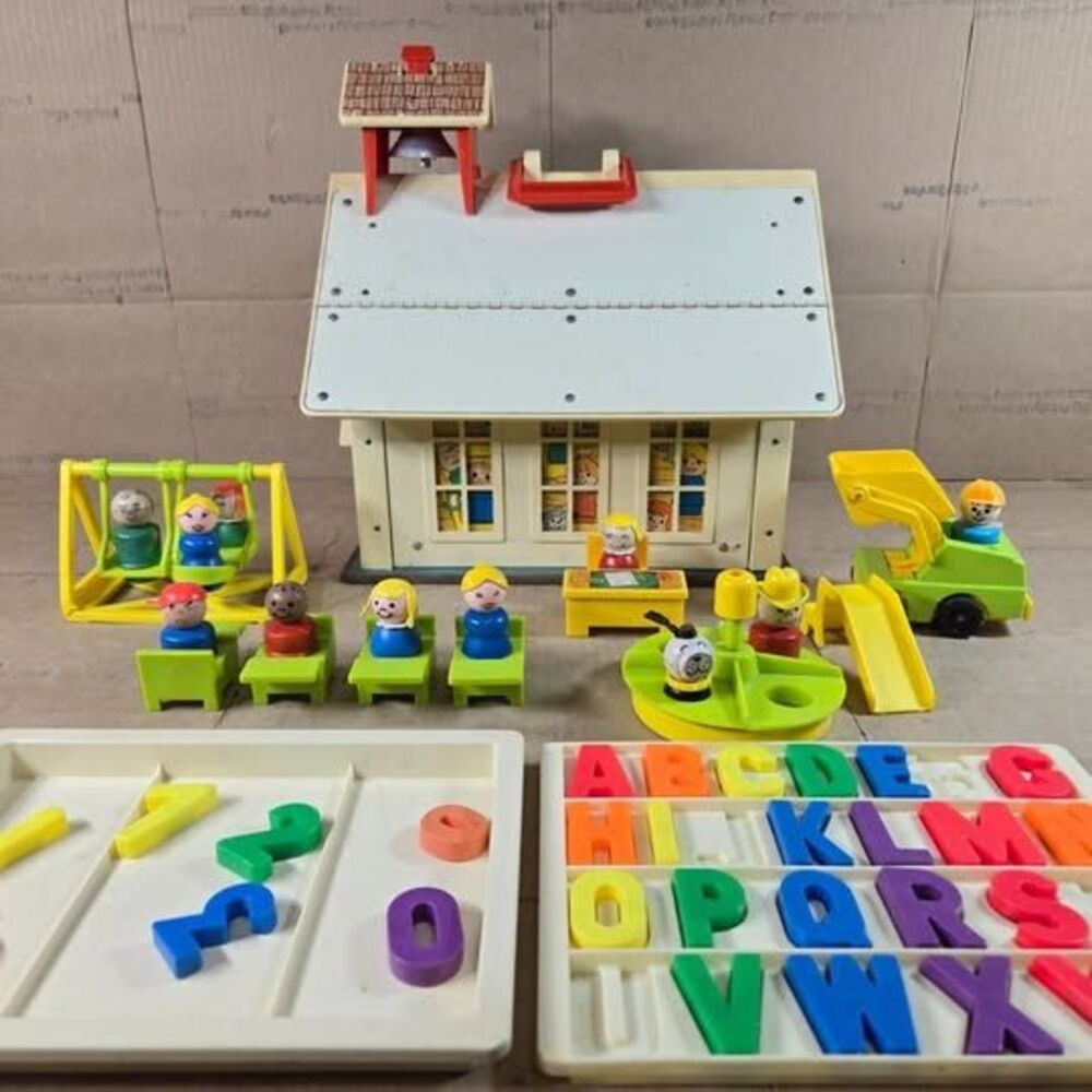 Vintage Fisher Price Little People Family School House, Students & Accessories - Picture 1 of 14